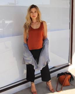 Olesya Rulin feet photo thumbnail