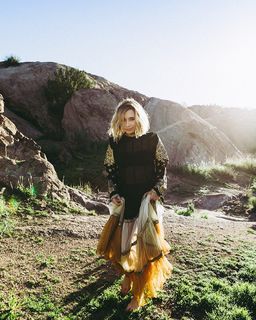 Olesya Rulin feet photo thumbnail