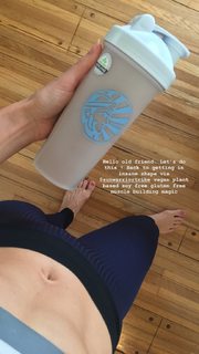 Olesya Rulin feet photo thumbnail