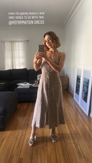 Olesya Rulin feet photo thumbnail