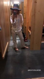 Olesya Rulin feet photo thumbnail