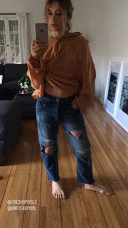 Olesya Rulin feet photo thumbnail