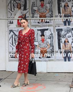 Olesya Rulin feet photo thumbnail