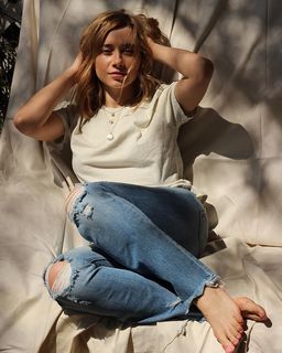 Olesya Rulin feet photo thumbnail