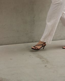 Olesya Rulin feet photo thumbnail