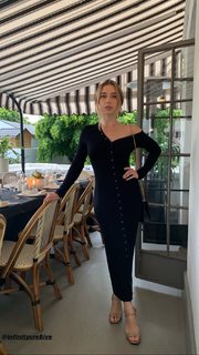 Olesya Rulin feet photo thumbnail