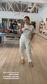 Olesya Rulin feet photo thumbnail