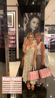 Olesya Rulin feet photo thumbnail