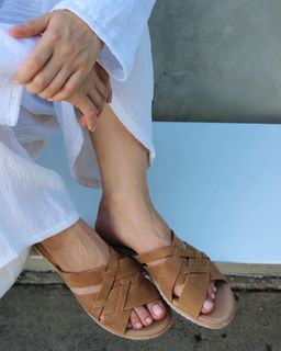 Olesya Rulin feet photo thumbnail