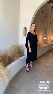 Olesya Rulin feet photo thumbnail