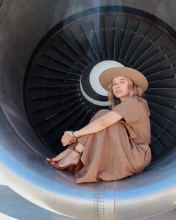 Olesya Rulin feet photo thumbnail