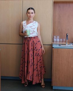 Olesya Rulin feet photo thumbnail