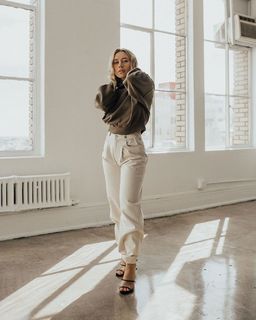 Olesya Rulin feet photo thumbnail