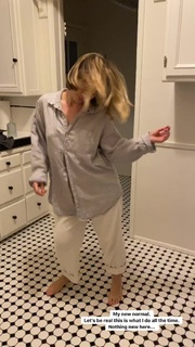 Olesya Rulin feet photo thumbnail