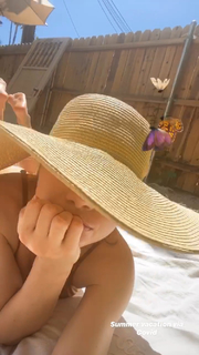 Olesya Rulin feet photo thumbnail