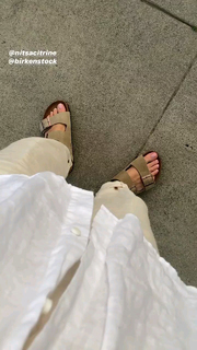 Olesya Rulin feet photo thumbnail