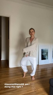 Olesya Rulin feet photo thumbnail