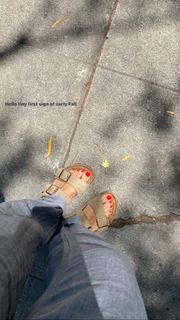 Olesya Rulin feet photo thumbnail