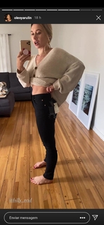 Olesya Rulin feet photo thumbnail