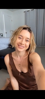 Olesya Rulin feet photo thumbnail