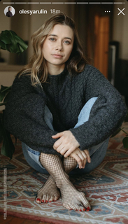 Olesya Rulin feet photo thumbnail