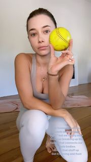 Olesya Rulin feet photo thumbnail