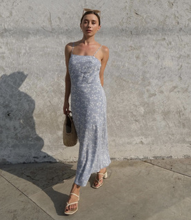 Olesya Rulin feet photo thumbnail