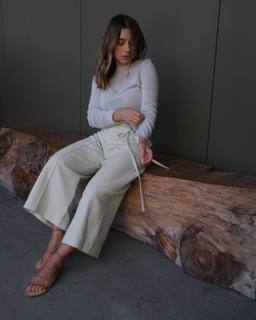 Olesya Rulin feet photo thumbnail