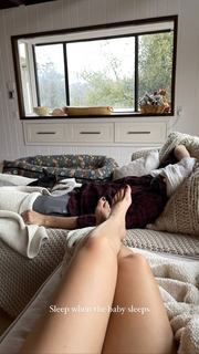 Olesya Rulin feet photo thumbnail