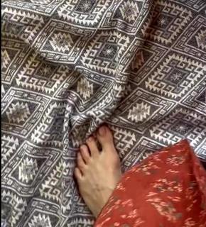 Olesya Rulin feet photo thumbnail