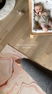 Olesya Rulin feet photo thumbnail