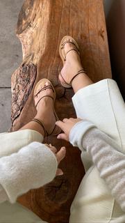 Olesya Rulin feet photo thumbnail