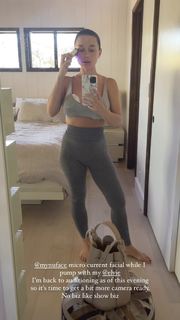 Olesya Rulin feet photo thumbnail