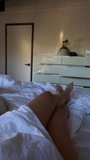 Olesya Rulin feet photo thumbnail