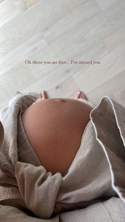 Olesya Rulin feet photo thumbnail