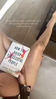 Olesya Rulin feet photo thumbnail