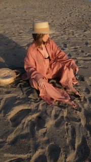 Olesya Rulin feet photo thumbnail