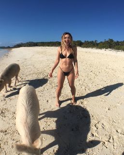 Olesya Rulin feet photo thumbnail