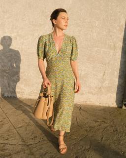 Olesya Rulin feet photo thumbnail