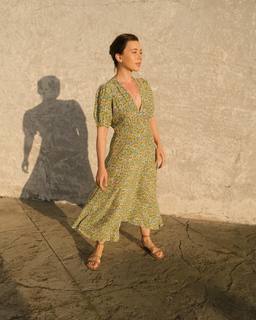 Olesya Rulin feet photo thumbnail