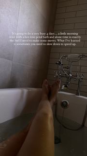 Olesya Rulin feet photo thumbnail