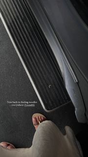 Olesya Rulin feet photo thumbnail