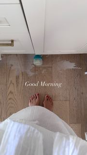 Olesya Rulin feet photo thumbnail