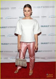 Olesya Rulin feet photo thumbnail