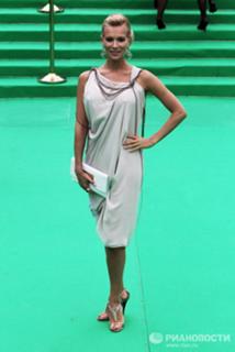 Olesya Sudzilovskaya feet photo 9