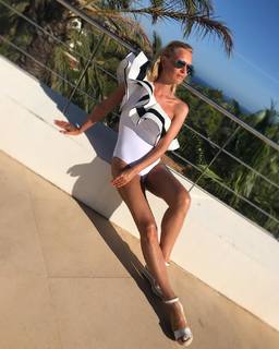 Olesya Sudzilovskaya feet photo 10