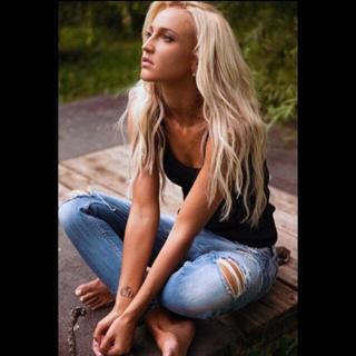 Olga Buzova feet photo thumbnail