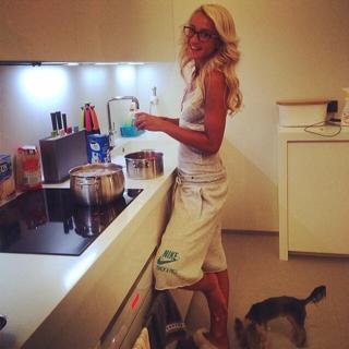 Olga Buzova feet photo thumbnail