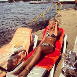 Olga Buzova feet photo thumbnail