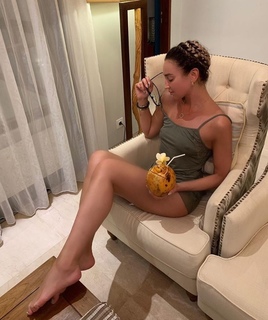 Olga Buzova feet photo thumbnail